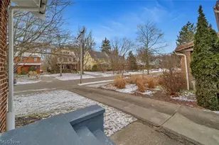 3327 Bradford Rd, Cleveland Heights, OH 44118 - Photo 7