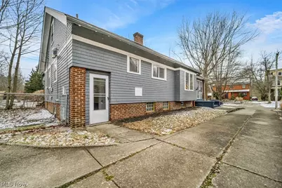 3327 Bradford Road, Cleveland Heights, OH 44118 - Photo 5