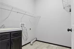 1516 Wisteria Ave SW, Hartville, OH 44632 - Photo 21