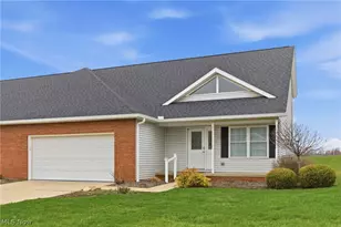 2735 Doral Cir SE, Massillon, OH 44646 - Photo 3