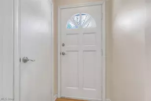 25671 Farringdon Ave, Euclid, OH 44132 - Photo 3