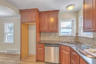 25671 Farringdon Ave, Euclid, OH 44132 - Photo 11