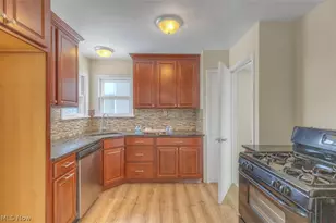 25671 Farringdon Ave, Euclid, OH 44132 - Photo 9