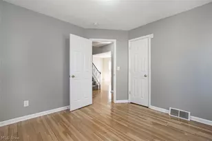 20021 Green Oak Dr, Euclid, OH 44117 - Photo 11