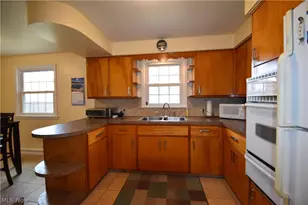 1038 Zander Dr, Youngstown, OH 44511 - Photo 9