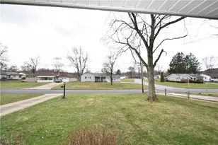 1038 Zander Dr, Youngstown, OH 44511 - Photo 21