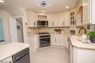 68305 Rolling Acres Dr, St Clairsville, OH 43950 - Photo 9