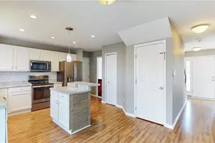 10203 Autumn Cir, Streetsboro, OH 44241 - Photo 9