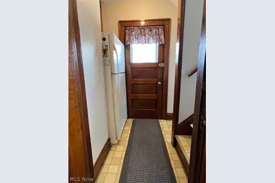 2198 Chesterland Avenue, Oakwood, OH 44107 - Photo 7