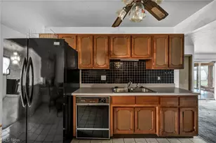 24419 Ronan Rd, Huber Heights, OH 44146 - Photo 9