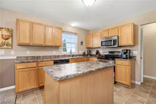 2664 Day Lily Ln, Medina, OH 44256 - Photo 9