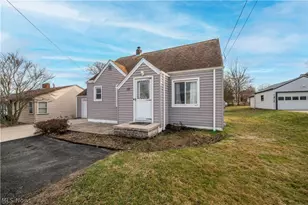 60 Renee Dr, Struthers, OH 44471 - Photo 3