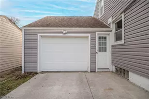 60 Renee Dr, Struthers, OH 44471 - Photo 3