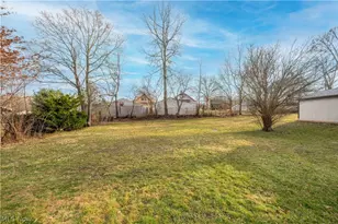 60 Renee Dr, Struthers, OH 44471 - Photo 11