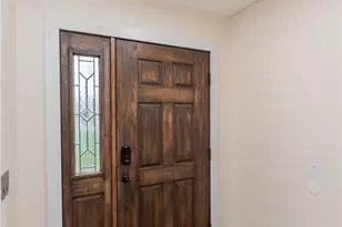 1010 Royal Dr, Amherst, OH 44001 - Photo 3