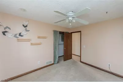 1010 Royal Drive, Amherst, OH 44001 - Photo 17