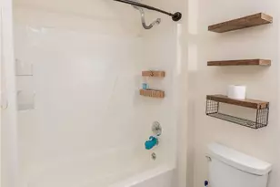 1010 Royal Dr, Amherst, OH 44001 - Photo 11