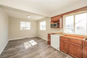 6045 Dunham Rd, Maple Heights, OH 44137 - Photo 9