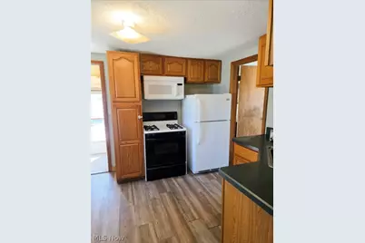 234 Oakwood Street, Elyria, OH 44035 - Photo 9