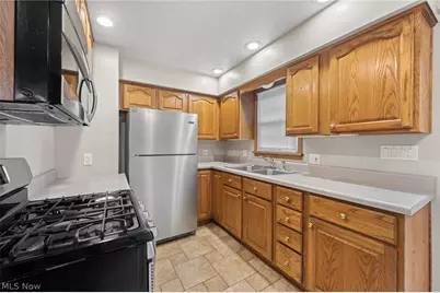 25 S Van Buren Avenue, Barberton, OH 44203 - Photo 7