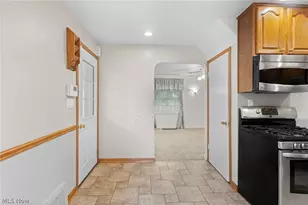 25 S Van Buren Ave, Barberton, OH 44203 - Photo 9