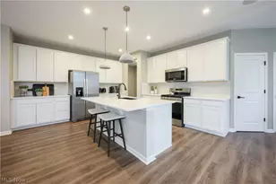 26353 Grand Vw Dr, Olmsted Twp, OH 44138 - Photo 7