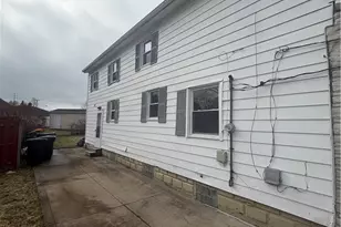 16406 Home St, Maple Heights, OH 44137 - Photo 3