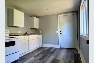 1062 Big Falls Avenue, Akron, OH 44310 - Photo 5