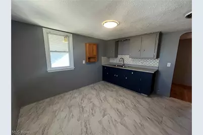 10925 McCracken Road, Garfield Heights, OH 44125 - Photo 9