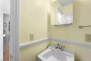 19190 S Sagamore Rd, Fairview Park, OH 44126 - Photo 25