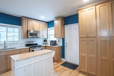 652 Parkway Boulevard, Norton, OH 44203 - Photo 5