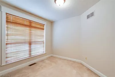 4046 Lindbergh Avenue NW, Canton, OH 44718 - Photo 5