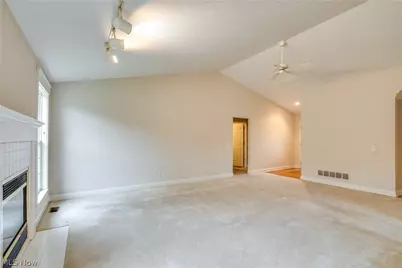 4046 Lindbergh Avenue NW, Canton, OH 44718 - Photo 11