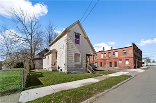 796 Sherman, Akron, OH 44311 - Photo 3