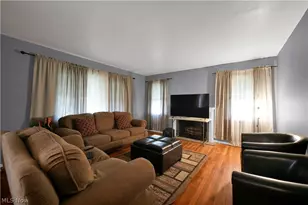 336 E 222nd St, Euclid, OH 44123 - Photo 3