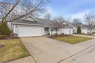 30370 Sugar Sand Ln, North Olmsted, OH 44070 - Photo 3