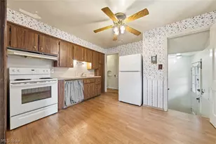 344 E 246th St, Euclid, OH 44123 - Photo 5