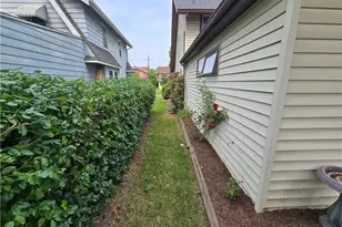 1043 Oakland Ave, Akron, OH 44310 - Photo 5