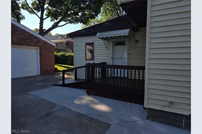 1043 Oakland Avenue, Akron, OH 44310 - Photo 3
