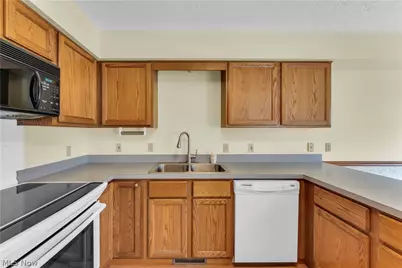 120 Ambleside Way, Amherst, OH 44001 - Photo 7