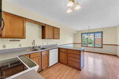 120 Ambleside Way, Amherst, OH 44001 - Photo 9