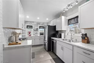 147 Hamilton St, Elyria, OH 44035 - Photo 9