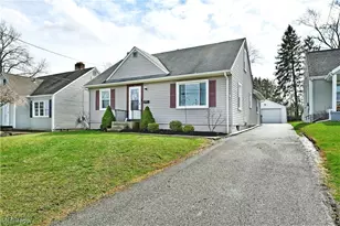 135 Clingan St, Hubbard, OH 44425 - Photo 3