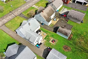 135 Clingan St, Hubbard, OH 44425 - Photo 9