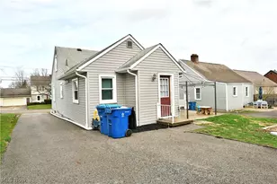 135 Clingan St, Hubbard, OH 44425 - Photo 5