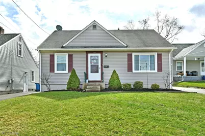 135 Clingan Street, Hubbard, OH 44425 - Photo 1