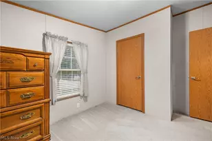 354 Pin Oak Cir, Elyria, OH 44035 - Photo 23
