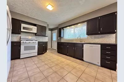 4230 Selkirk Avenue, Austintown, OH 44511 - Photo 7