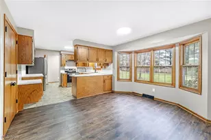 3845 Oakridge Dr NE, Louisville, OH 44641 - Photo 7