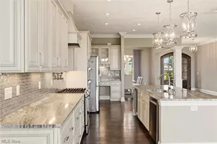 637 Lyonswood Dr, Hinckley, OH 44233 - Photo 9